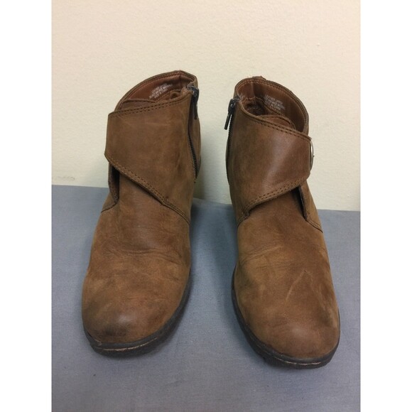 BOC Born Brown Leather Ankle heel Booties Buckle Women's size 38.5/7.5 - Picture 2 of 12